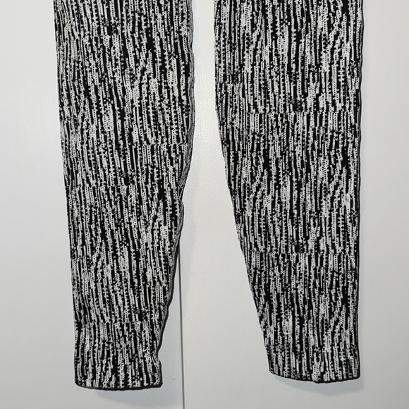 Athleta Flurry Elemental Black & White Tight Leggings Women’s Size M Medium - Picture 8 of 13